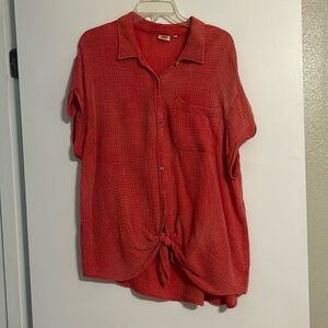 True Craft Red Crinkle Button-down short-sleeve Shirt